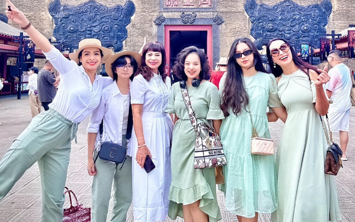 Thúy Hạnh khoe ảnh đại gia đình 3 thế hệ toàn 'mỹ nhân' Ảnh 2