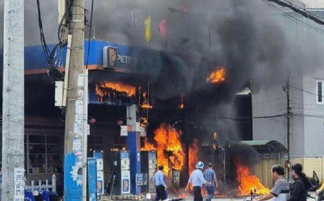 Cây xăng Quy Nhơn cháy dữ dội, phát nổ lớn Ảnh 2