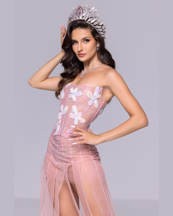  Miss Charm 2023 mất điểm khi xuất hiện với 'tóc tổ quạ', netizen đồng loạt kêu gọi 'giải cứu' Ảnh 2