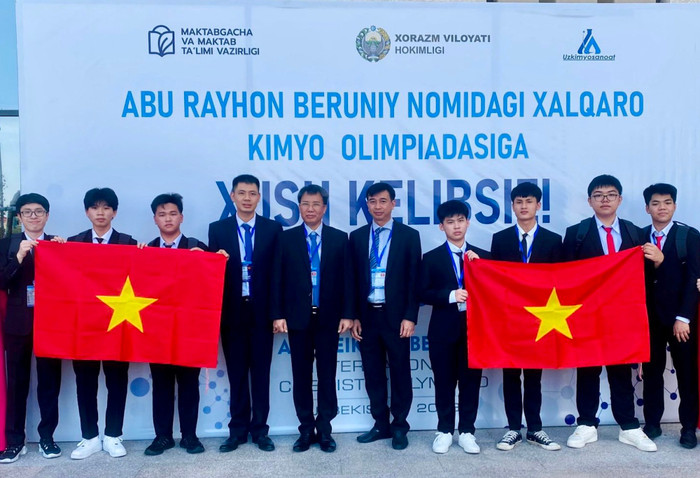 8 thí sinh đội tuyển Việt tham dự Olympic Hoá học quốc tế đều giành huy chương.