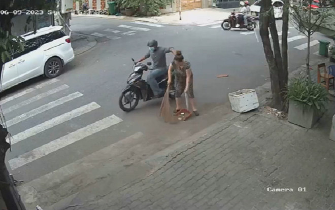 Người phụ nữ cười tươi rói khi bị giật dây chuyền vàng trước nhà và kế hoạch bất ngờ phía sau Ảnh 2