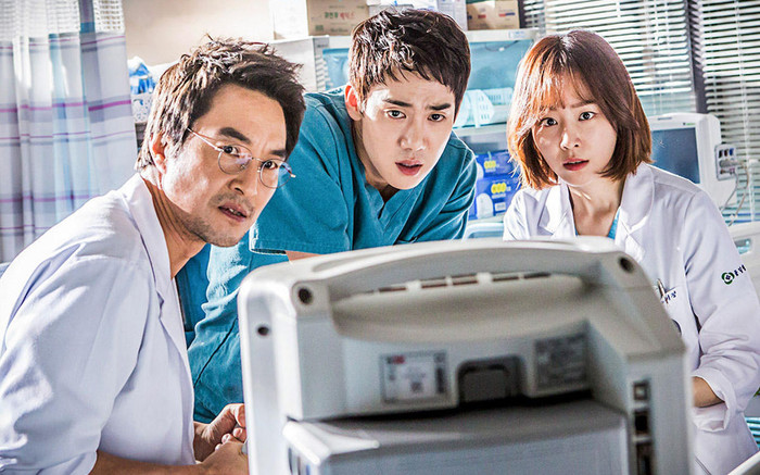 Người Thầy Y Đức sẽ cho ra mắt phần 4 với sự tái xuất của 'Cá Voi điên' Yoon Seo Jung? Ảnh 2