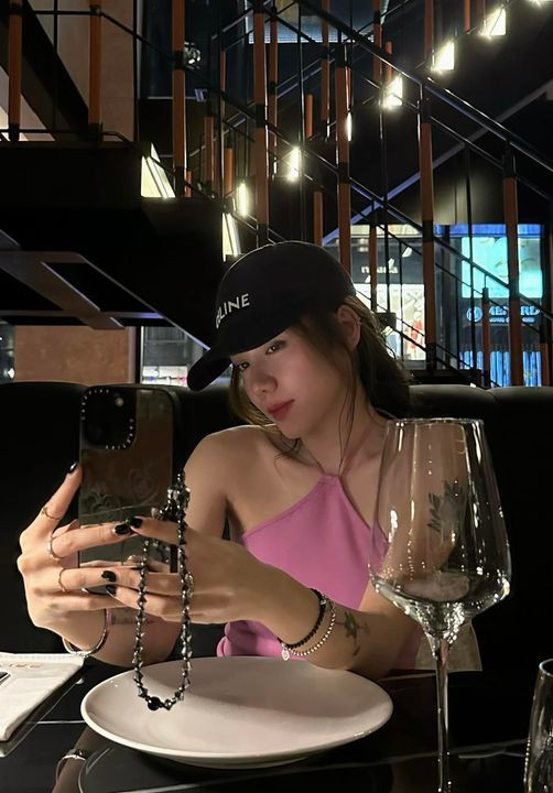 Hình ảnh Phương Ly đi ăn tối cùng Andree đã làm cho cư dân mạng 'đứng ngồi không yên'