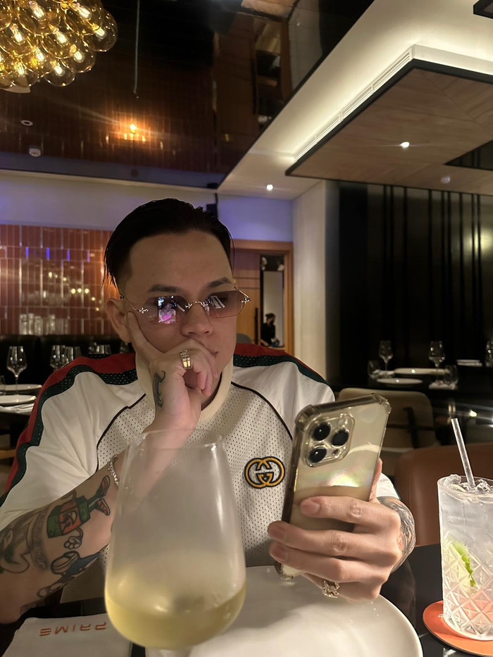 Andree thậm chí còn chủ động khoe ảnh ở cùng không gian với Phương Ly trước đối phương khoảng 2 tiếng đồng hồ