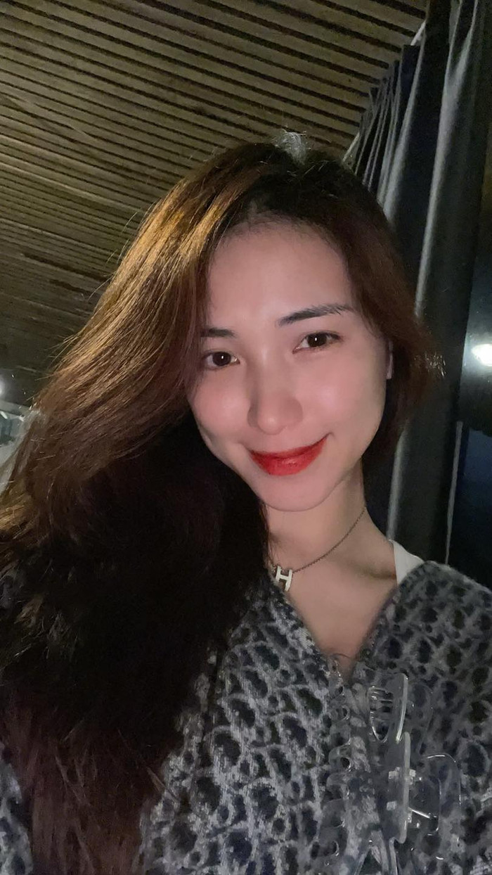 Để có thêm thu nhập nuôi con và chăm sóc gia đình, Hòa Minzy không ngần ngại 'lấn sân' sang lĩnh vực kinh doanh trực tuyến