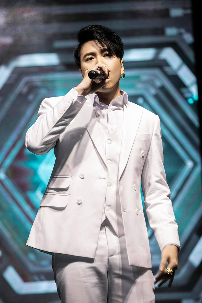 Danh tính nhân vật được Karik nhắc tới khiến công chúng không ngừng đồn đoán.