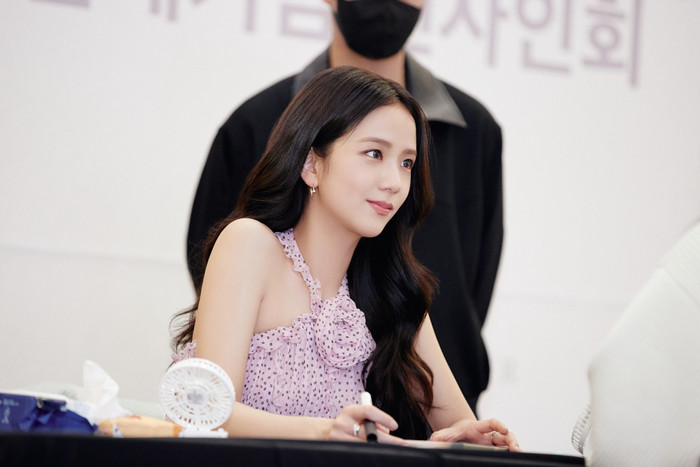 Việc Jisoo vắng mặt tại concert sắp diễn ra ở Nhật Bản làm cho nhiều người hâm mộ không khỏi lo lắng cho Blackpink