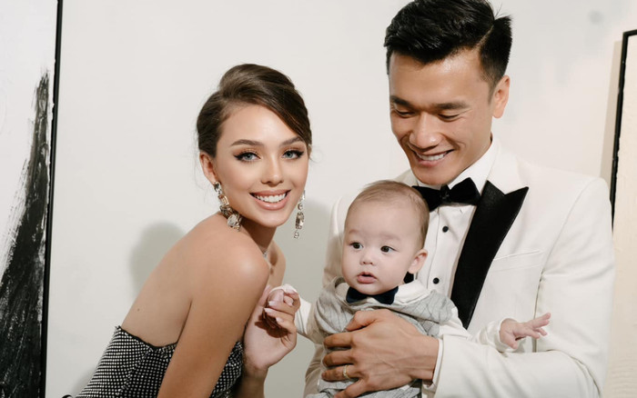 Sắc vóc vợ Tây Bùi Tiến Dũng sau sinh khiến dân tình mê mẩn, quý tử được ví như sao y bản chính của bố Ảnh 2