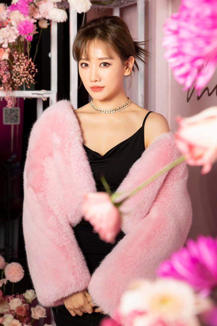  Nhảy nhót 'sương sương', Hari Won khiến fan 'nghẹt thở' trước nhan sắc tuổi U40 Ảnh 4