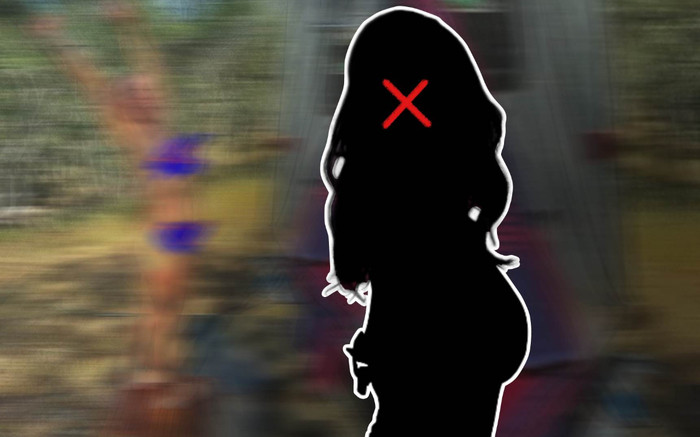 Dân mạng bức xúc nữ ca sĩ nổi tiếng chụp ảnh không mảnh vải che thân khi có mặt con nhỏ Ảnh 2