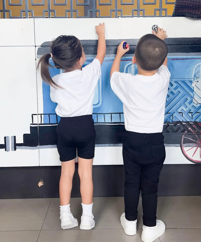 Lisa và Leon sở hữu chiều cao vượt trội