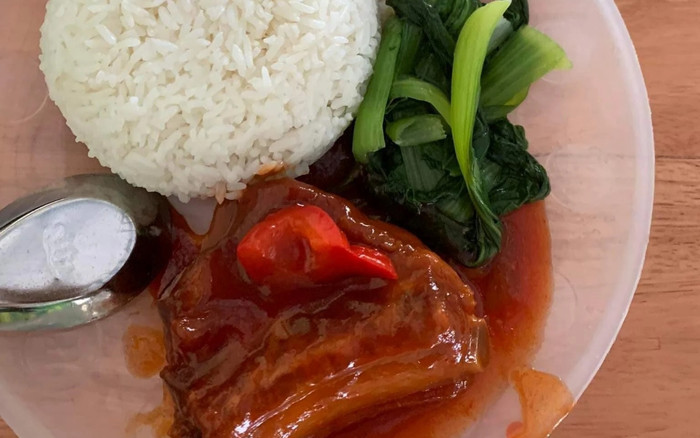 Du khách phản ánh dĩa cơm sườn giá 120 nghìn đồng, lãnh đạo huyện nói 'có ai bắt buộc phải mua đâu' Ảnh 2