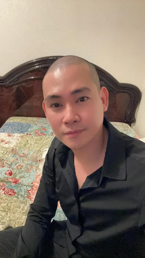  Phùng Ngọc Huy bất ngờ cạo trọc đầu, gây chú ý bởi 2 từ 'buông bỏ' Ảnh 1