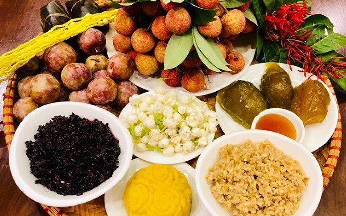 Thị trường Tết Đoan Ngọ sôi động: Những món ăn không thể thiếu Ảnh 2