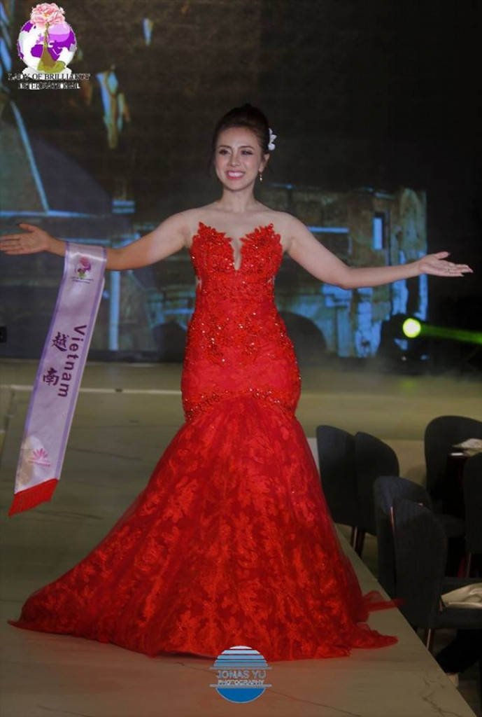 Miko Lan Trinh đã để lại những dấu ấn tốt đẹp trong lòng bạn bè năm châu về đất nước, con người Việt Nam.