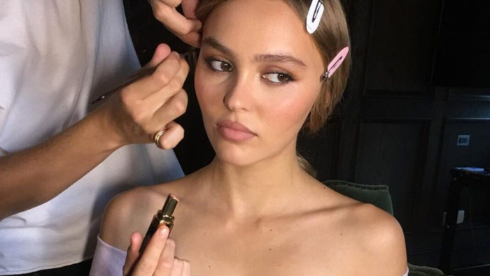 Sắc vóc thuở mới ra mắt làng ảnh của Lily-Rose Depp, dân tình hết lời tranh cãi Ảnh 8