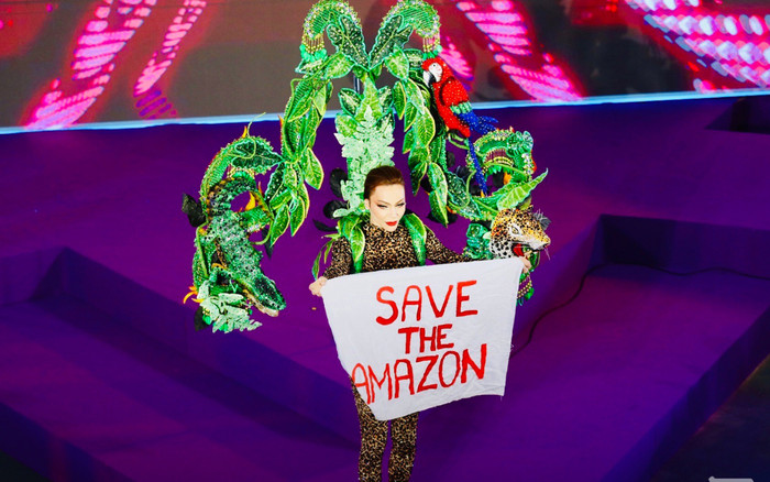 Ngán ngẩm với sân khấu 'nghiệp dư' của Hoa hậu Chuyển giới Quốc tế, netizen bất bình: Kém thẩm mỹ quá! Ảnh 2