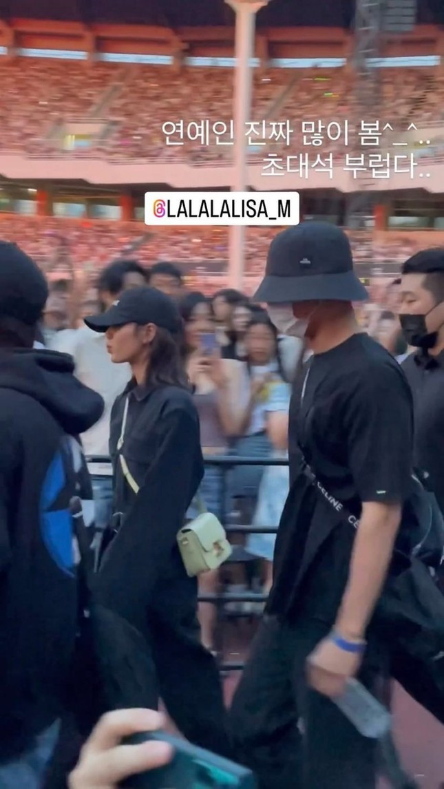  Lộ bằng chứng Lisa hẹn hò với Park Bo Gum? Ảnh 2