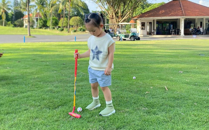 Sinh ra ở vạch đích, còn nhỏ tuổi nhưng ái nữ nhà Cường Đô La có đam mê bộ môn của giới nhà giàu Ảnh 2