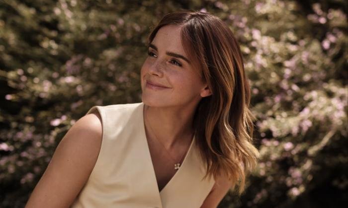 Emma Watson khiến netizen lo sốt vó khi diện 'bộ cánh phép thuật' được cố định bởi vật nhọn Ảnh 4