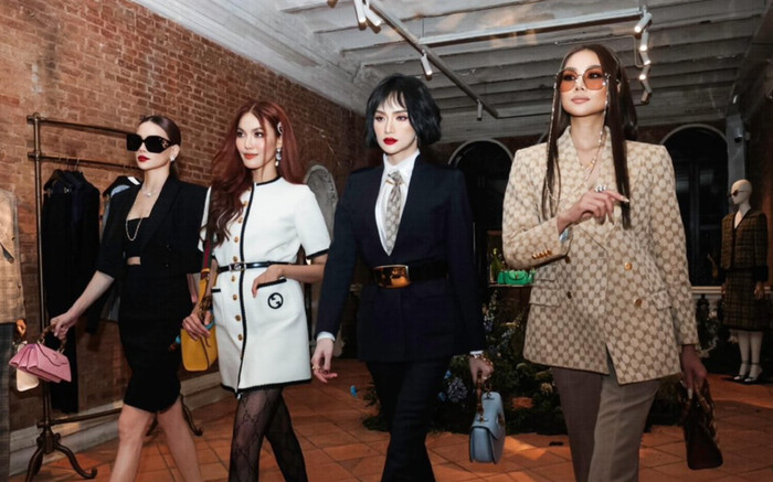 4 mỹ nhân Vbiz đứng cùng khung ảnh: Hương Giang có bị dàn chị đại 'chặt đẹp' vì mê đội tóc giả? Ảnh 2