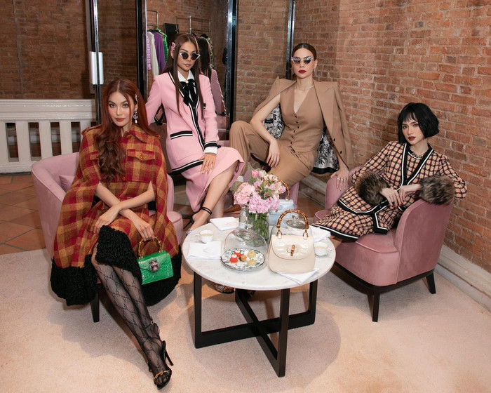 Thay đổi trang phục, 'tứ đại mỹ nhân' đem lại năng lượng tích cực với nhiều màu sắc sặc sỡ nhưng không kém phần nữ tính, mềm mại. 