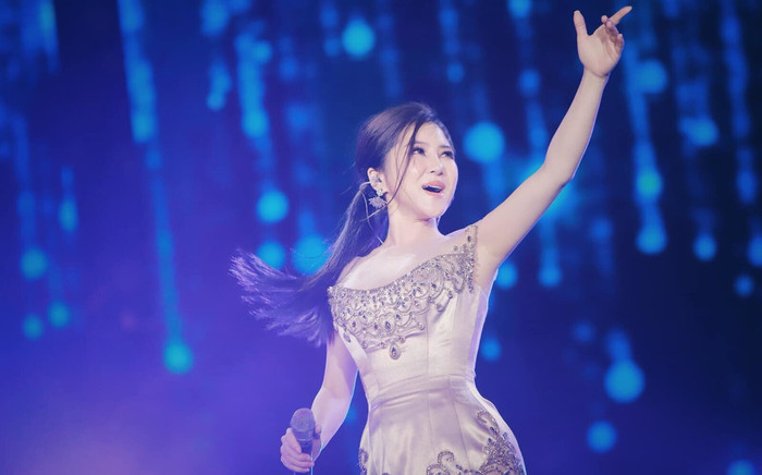 Hương Tràm thay đổi ra sao khi hát lại 'siêu hit' Em gái mưa sau nhiều năm? Ảnh 2