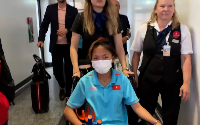 Huỳnh Như phải di chuyển bằng xe lăn, chấn thương nghiêm trọng ra sao? Ảnh 2