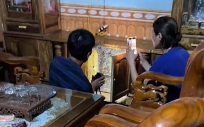 Đi du lịch dài ngày trở về, cặp vợ chồng nổi hết da gà khi cửa tủ vừa được mở ra Ảnh 2