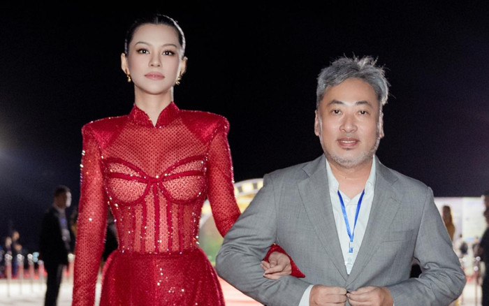 Bùi Lan Hương 'tay trong tay' sánh đôi cùng đạo diễn Quang Dũng, cặp đôi chiếm trọn spotlight thảm đỏ Ảnh 2