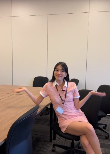 Chiếc váy hồng dáng suông đã làm cho Á hậu Phương Anh bị nghi có bầu