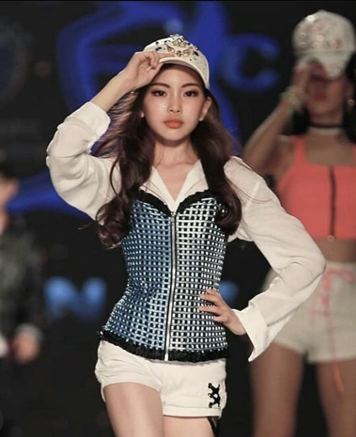 Với kinh nghiệm “chinh chiến” tại các sự kiện lớn, nhỏ, em út NewJeans dường như có thể “cân” mọi phong cách thời trang. Không chỉ vậy, nhiều ý kiến cho rằng với nhan sắc cùng tài năng như vậy, Hye-in sinh ra là để trở thành một thần tượng.