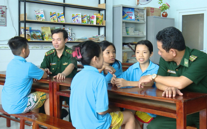 Khánh Hoà: 4 học sinh có hoàn cảnh khó khăn, nhặt được 'nắm tiền' liền có hành động đáng khen Ảnh 2