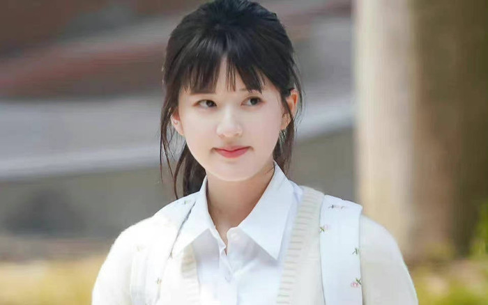 Triệu Lộ Tư và màn tái xuất không gặp may: Đẹp thôi là chưa đủ Ảnh 2