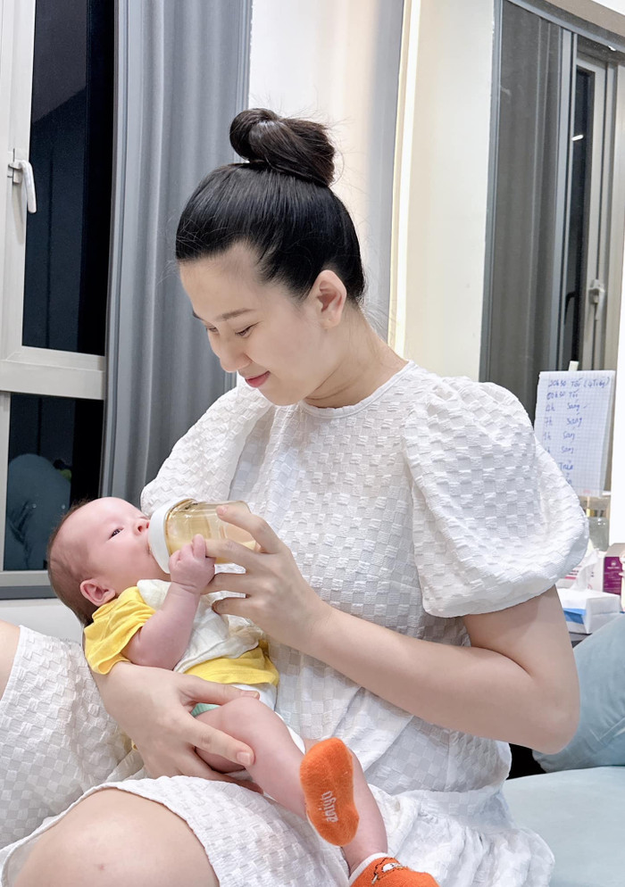 Minh Thảo cho biết cô tạm ngưng hoạt động nghệ thuật trong hai năm qua dành toàn thời gian cho việc làm mẹ và đảm bảo sức khoẻ của bản thân.