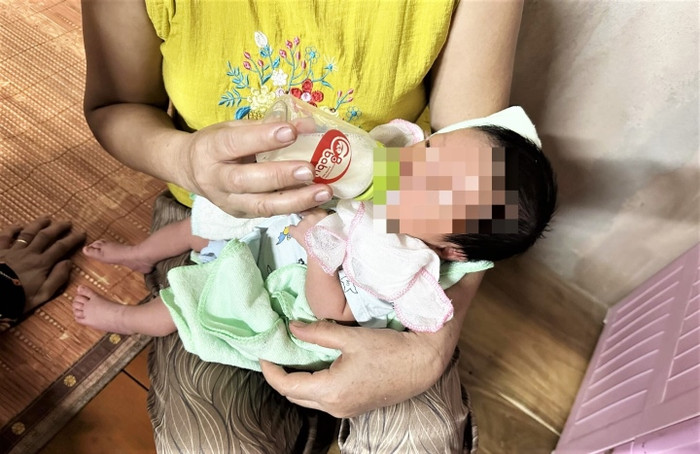 Cháu bé bị bỏ rơi. Ảnh: VTC News