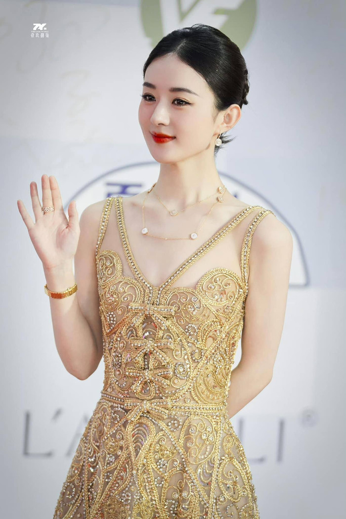 Một trong những tạo hình 'gây bão' của Triệu Lệ Dĩnh tại Bạch Ngọc Lan 2023.