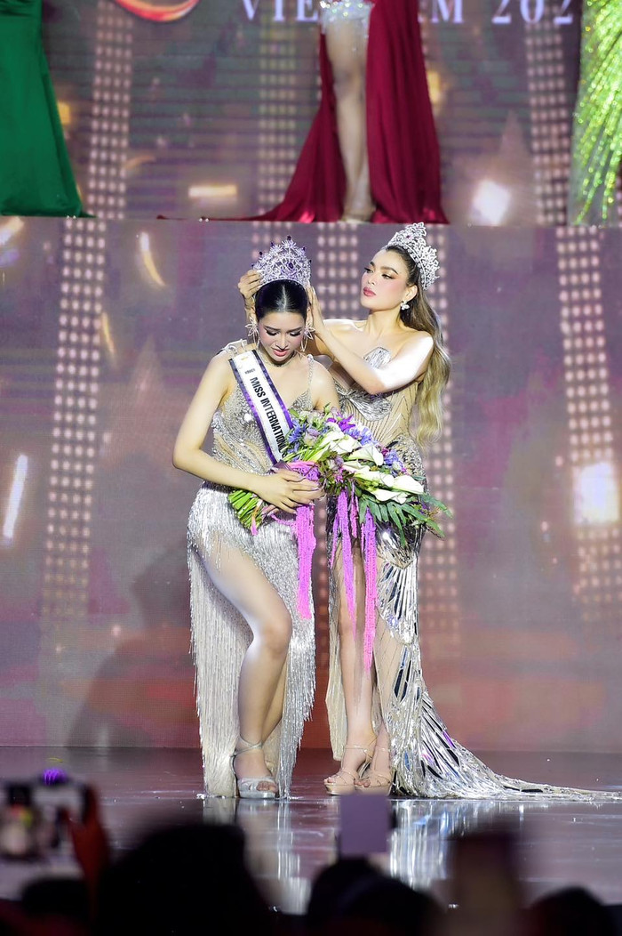 Váy dạ hội của đại diện Việt Nam tại chung kết Miss International Queen 2023 có gì đặc biệt? Ảnh 1