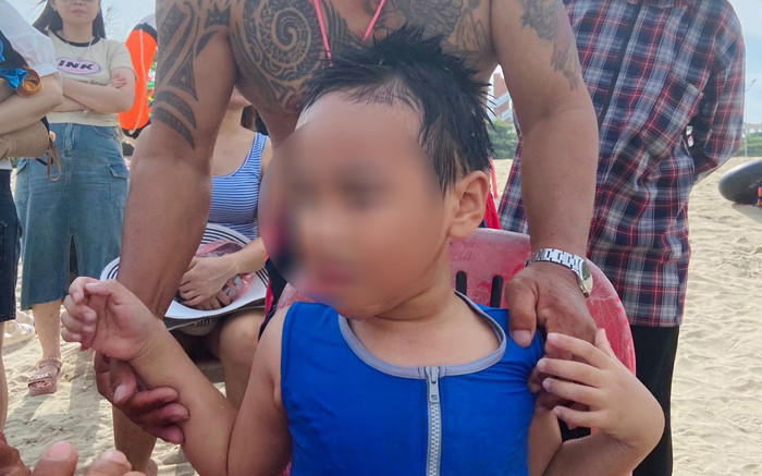 Bé trai ở Thanh Hoá suýt đuối nước, lúc nguy cấp phép màu đã hiện ra Ảnh 2