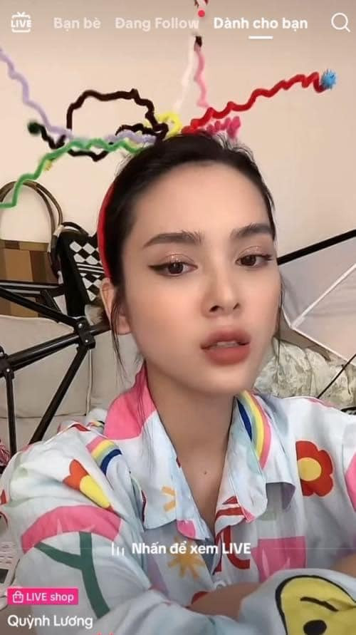 Phát ngôn 'Yêu đương là việc của mình, mẹ mình còn chưa nói gì' của Quỳnh Lương mới đây nhận được sự quan tâm từ cư dân mạng.