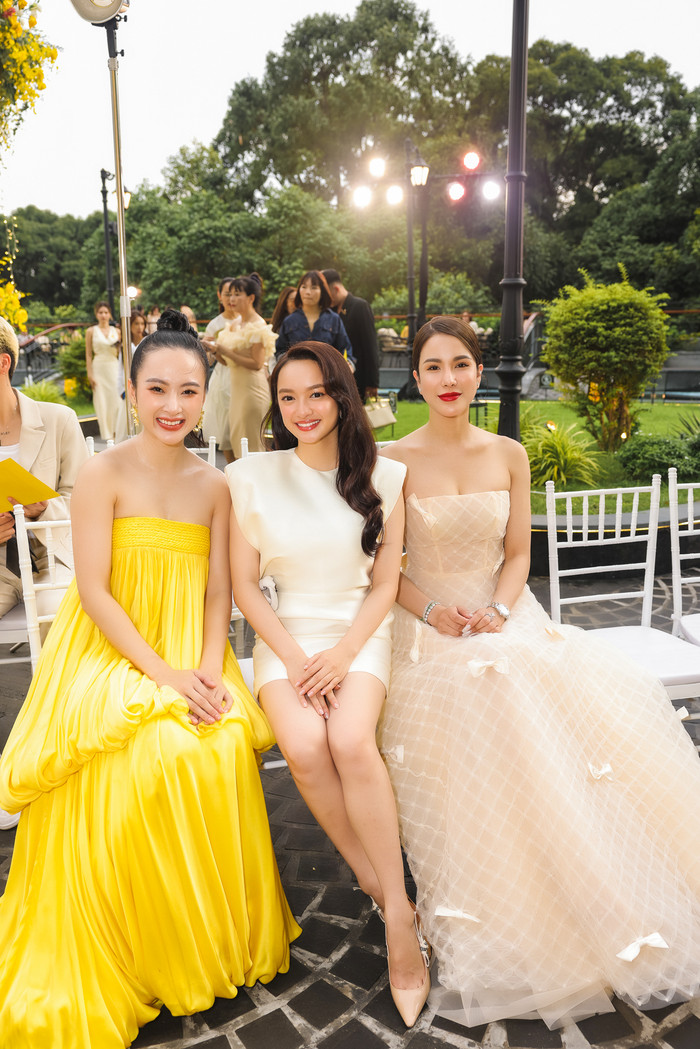 Bộ ba người đẹp Angela Phương Trinh - Kaity Nguyễn - Diệp Lâm Anh trở thành tâm điểm sự kiện với những bộ váy áo thanh lịch nhưng không kém phần sang chảnh. 