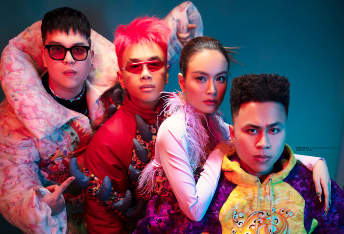 Một khán giả dầm mưa đợi nghe Hoàng Thùy Linh hát, nữ ca sĩ phản ứng ra sao? Ảnh 6