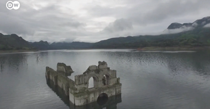 Hạn hán kéo dài khiến hồ nước ngọt phát lộ công trình gần 500 tuổi Ảnh 2