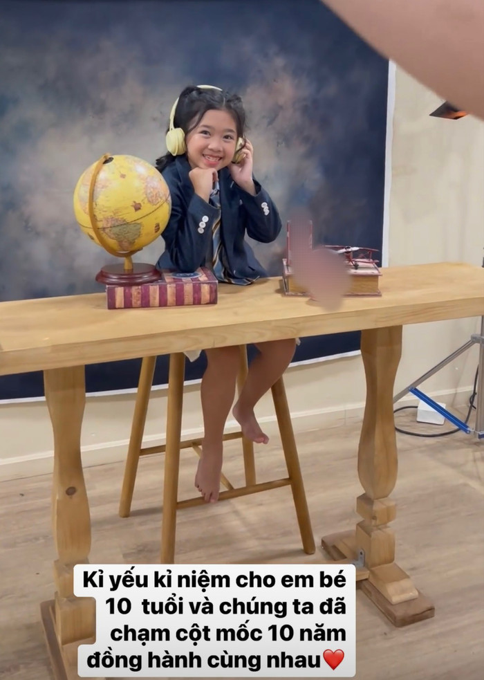 Càng lớn, bé Lavie được nhận xét như bản sao của mẹ Mai Phương. 