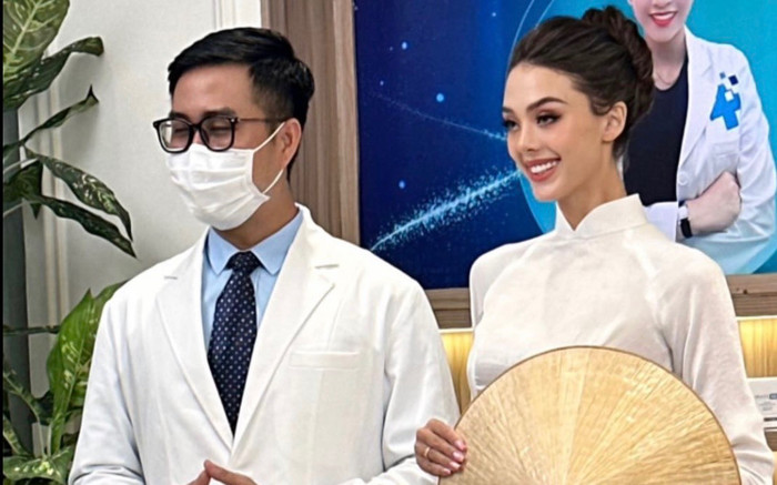 Vợ Bùi Tiến Dũng nền nã trong trang phục áo dài truyền thống, nhan sắc gái một con trông mòn con mắt Ảnh 2