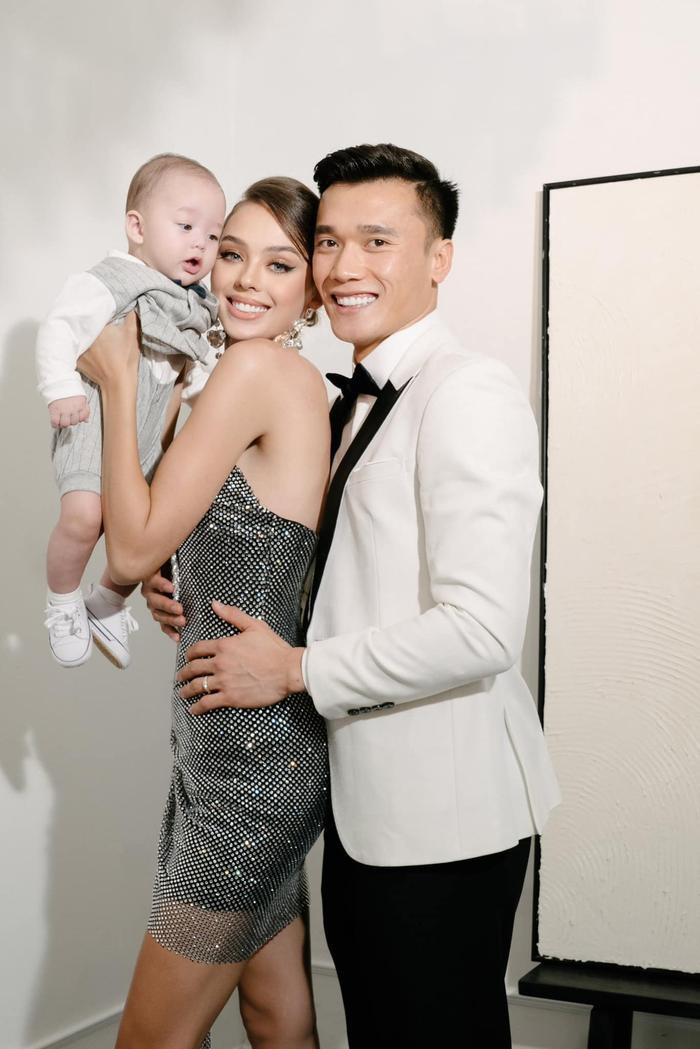 Tổ ấm nhỏ của gia đình Bùi Tiến Dũng và vợ Tây khiến netizen ngưỡng mộ.