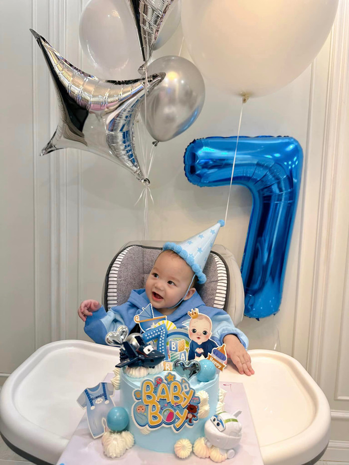 Nhóc tỳ nhà Bùi Tiến Dũng được nhận xét giống bố y như đúc.