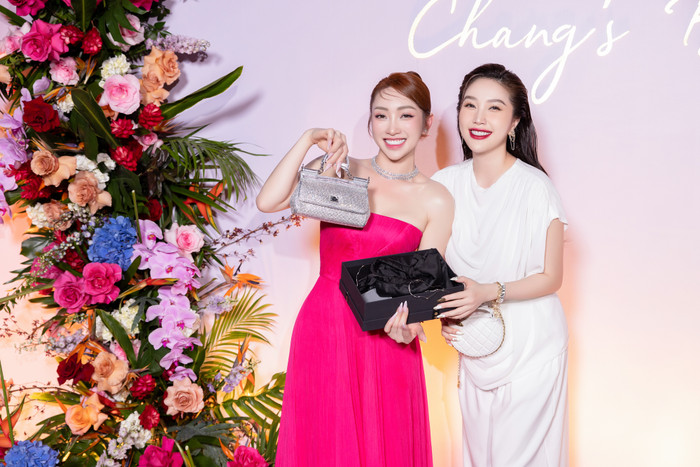 Bảo Thy tặng quà 'khủng' cho bà xã Chi Bảo 