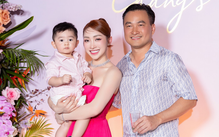 Tiệc sinh nhật vợ Chi Bảo: Trương Ngọc Ánh xuất hiện cùng 'tình trẻ', Bảo Thy tặng quà 'khủng' Ảnh 2