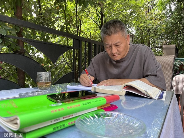 Liang Shi đã 27 lần thi đại học nhưng vẫn chưa chạm đến ước mơ